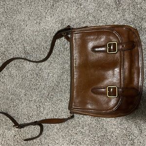 Genuine leather Frye crossbody bag. Magnetic closures. Gold hardware.